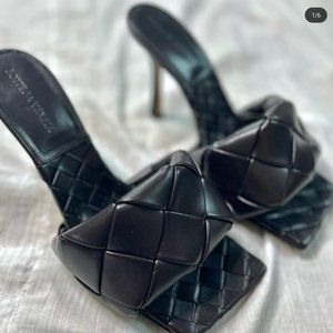 Authentic Bottega Veneta Lido Mule sandals NEVER WORN